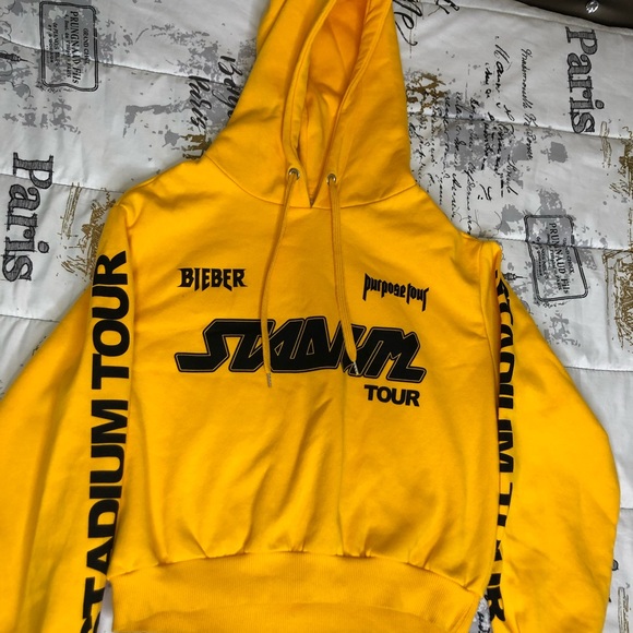 H&M Sweaters - Yellow Cropped Hoodie H&M Sweaters - Yellow Cropped Hoodie